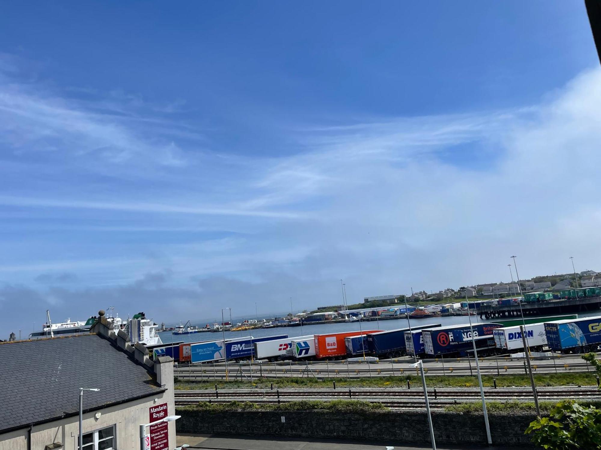 Hotel Harbour Watch Holyhead Exterior foto